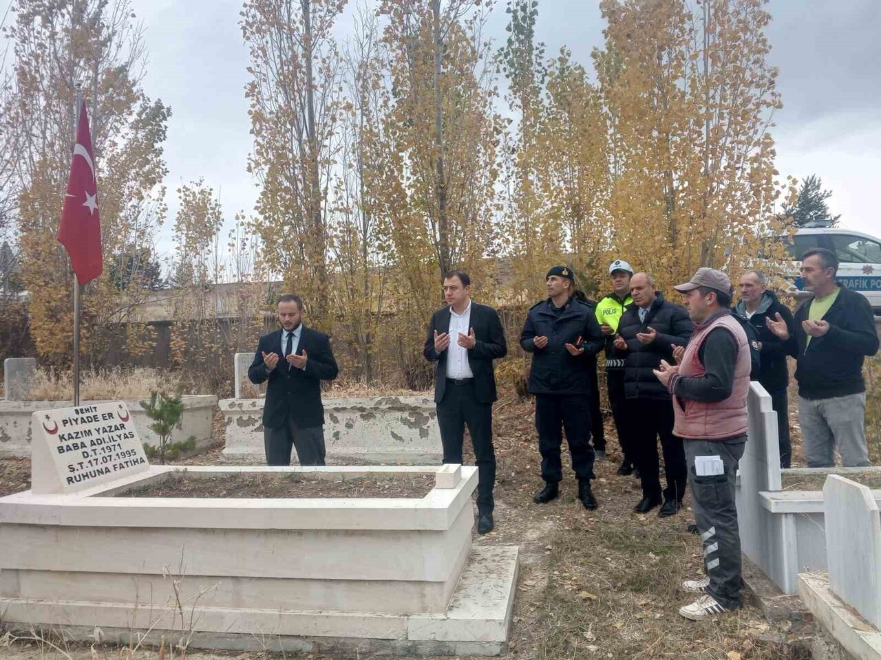 AYDINTEPE'DE ŞEHİTLER KABİRLERİ BAŞINDA DUALARLA ANILDI