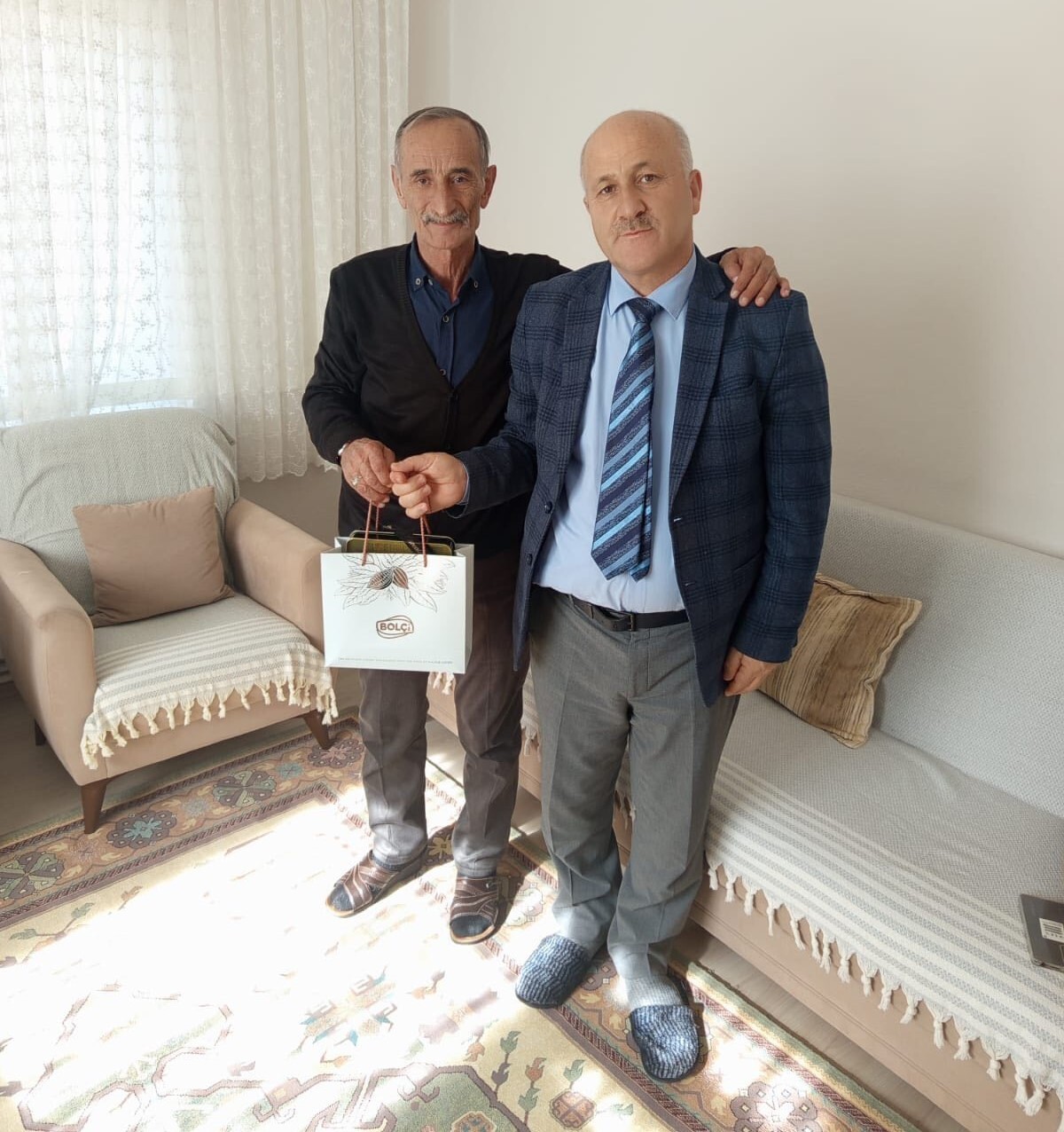 AYDINTEPE’DE EMEKLİ ÖĞRETMENE VEFA ZİYARETİ