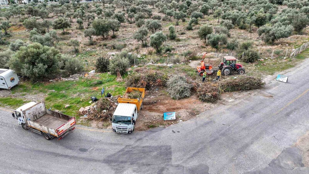 AYDN'IN DİDİM İLÇESİNDE DİDİM BELEDİYESİ TEMİZLİK İŞLERİ MÜDÜRLÜĞÜ EKİPLERİ AKBÜK MAHALLESİ’NDE...