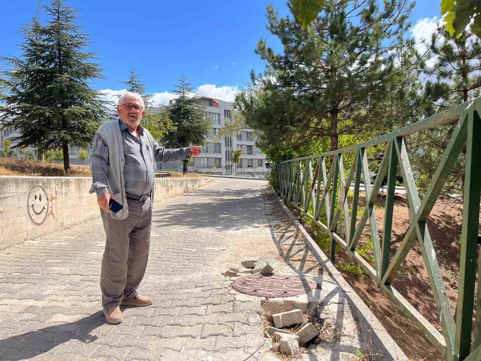 AZMİ SERT, "17 SENELİK OTURAKLAR VE PARK BAKIMI İÇİN BELEDİYEYE 2-3 KEZ DİLEKÇE VERDİM, AMA SONUÇ...