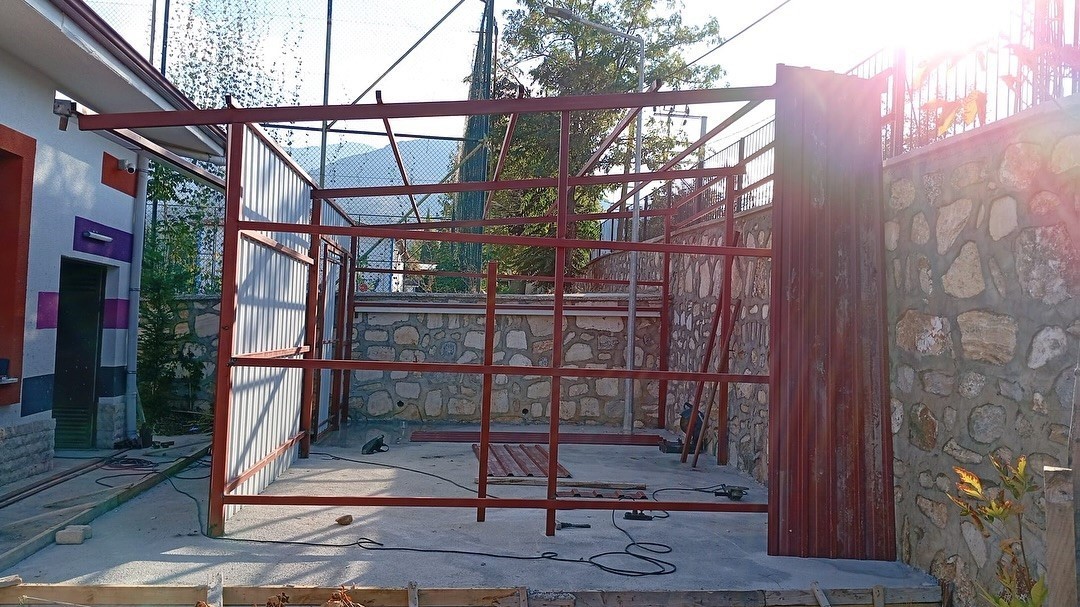 BABADAĞ BELEDİYESİ İLÇEDE BULUNAN OKULLARIN İHTİYAÇLARINI ARALIKSIZ SÜRDÜRÜYOR. GECE GÜNDÜZ...