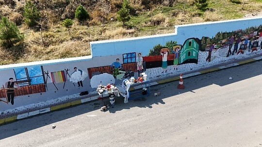 BABADAĞ BELEDİYESİ TARAFINDAN İLÇENİN ESTETİK GÖRÜNÜME KAVUŞMASI AMACIYLA BOŞ DUVARLARA YÖRENİN...