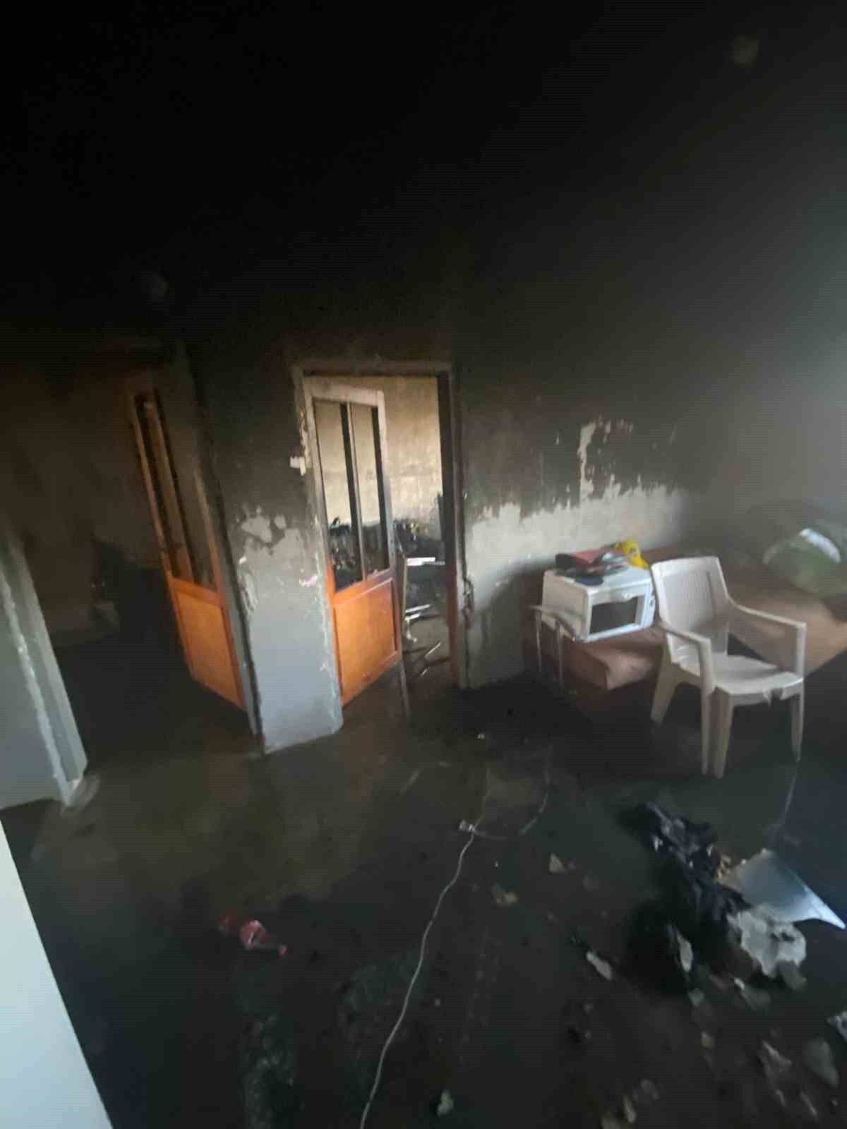 BABAESKİ’DE EVDE YANGIN: 1 ÖLÜ, 1 YARALI