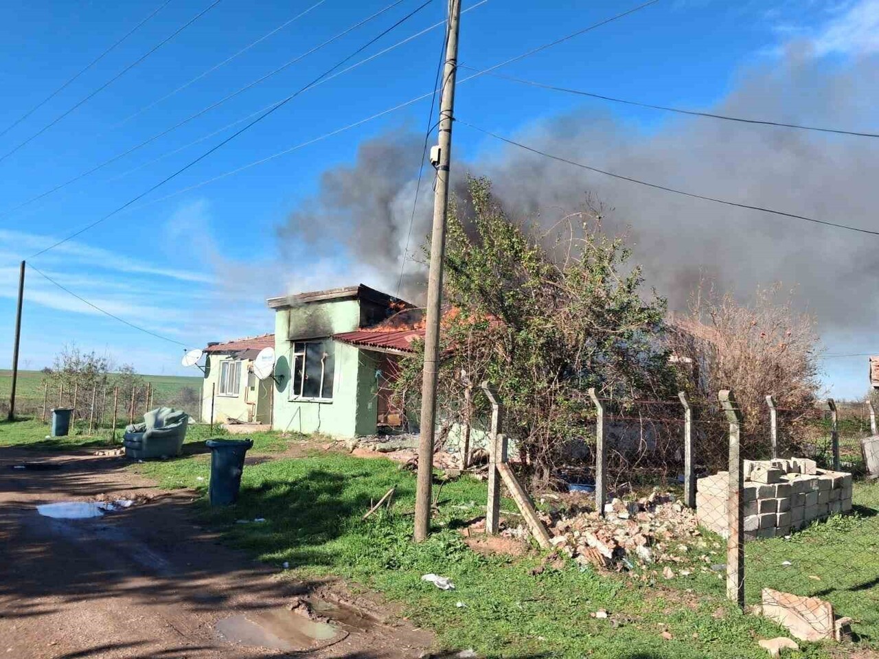 BABAESKİ’DE TEK KATLI EVDE YANGIN
