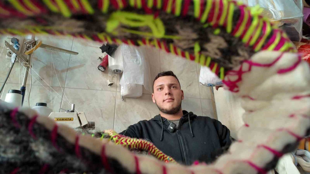 BABASININ YANINDA ÇALIŞAN 19 YAŞINDAKİ CAVİT KORAK "BU SEKTÖRDE 10 SENEDEN BERİ VARIM....