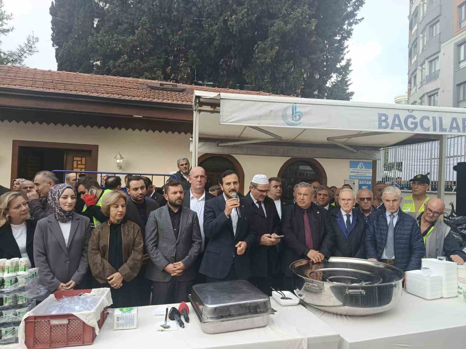 BAĞCILAR'DA MAHMUTBEY SELANİKLİLER DERNEĞİ'NCE DÜZENLENEN TÜRBE DEDE PİLAV GÜNÜ, VATANDAŞLARIN...