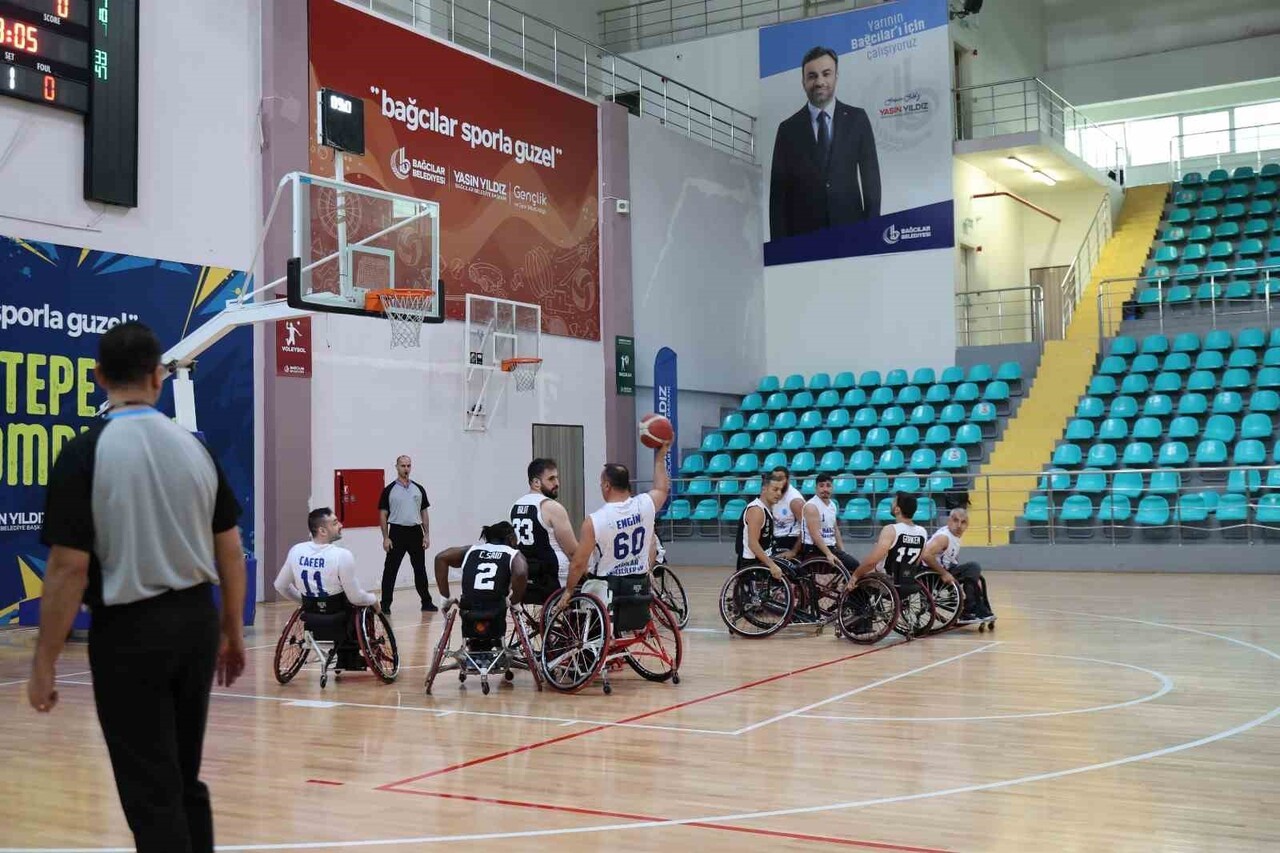 BAĞCILAR BELEDİYESİ TEKERLEKLİ SANDALYE BASKETBOL TAKIMI SEZONA GALİBİYETLE BAŞLADI
