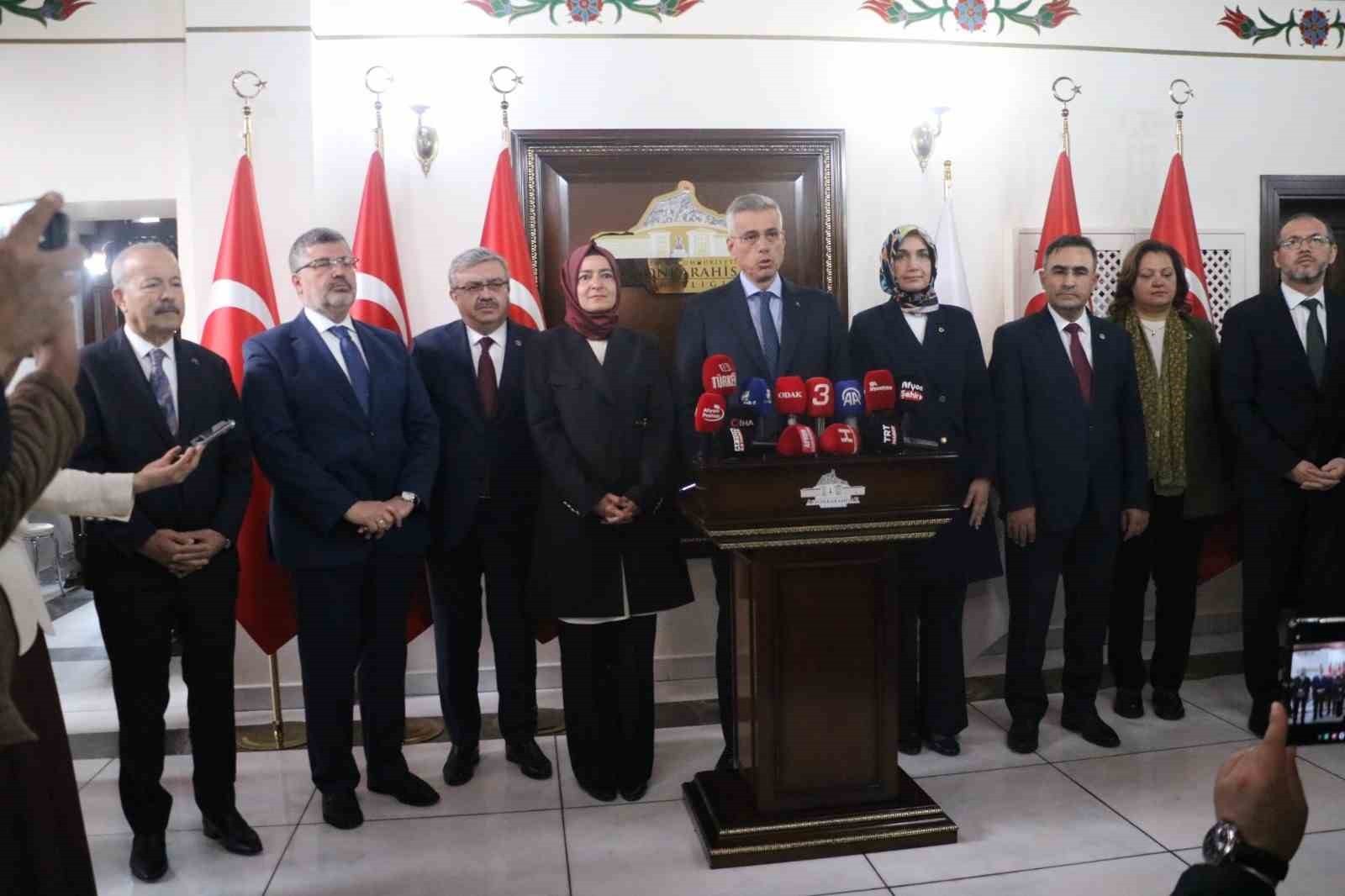 BAKAN MEMİŞOĞLU, İL GEZİSİNDE ÖNCE AFYONKARAHİSAR VALİSİ DOÇ. DR. KÜBRA GÜRAN YİĞİTBAŞI VE İLDEKİ...