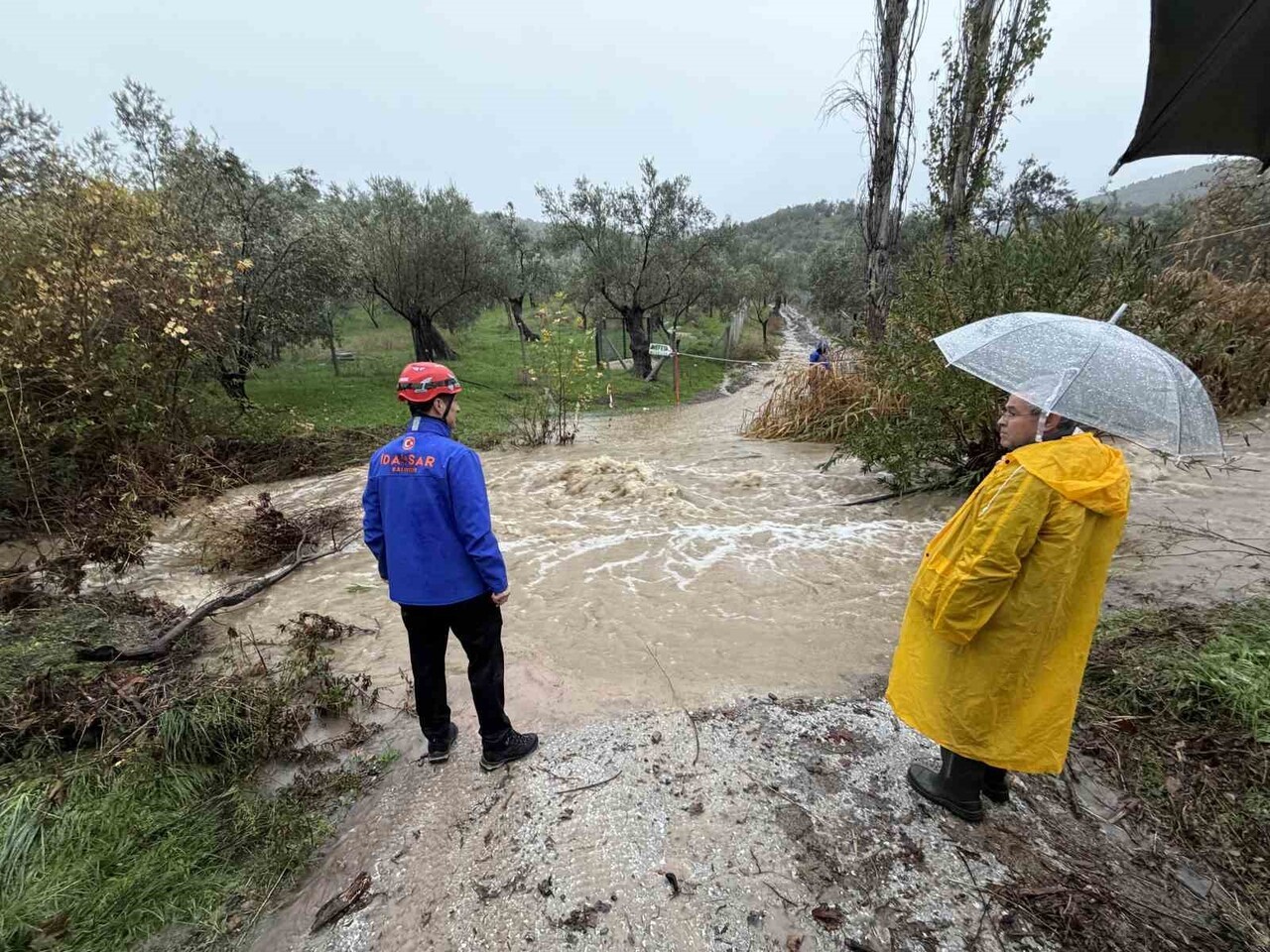 BALIKESİR'İN EDREMİT İLÇESİNDE İKİ GÜNDÜR ARALIKSIZ DEVAM EDEN SAĞANAK YAĞIŞ, İLÇE GENELİNDE...
