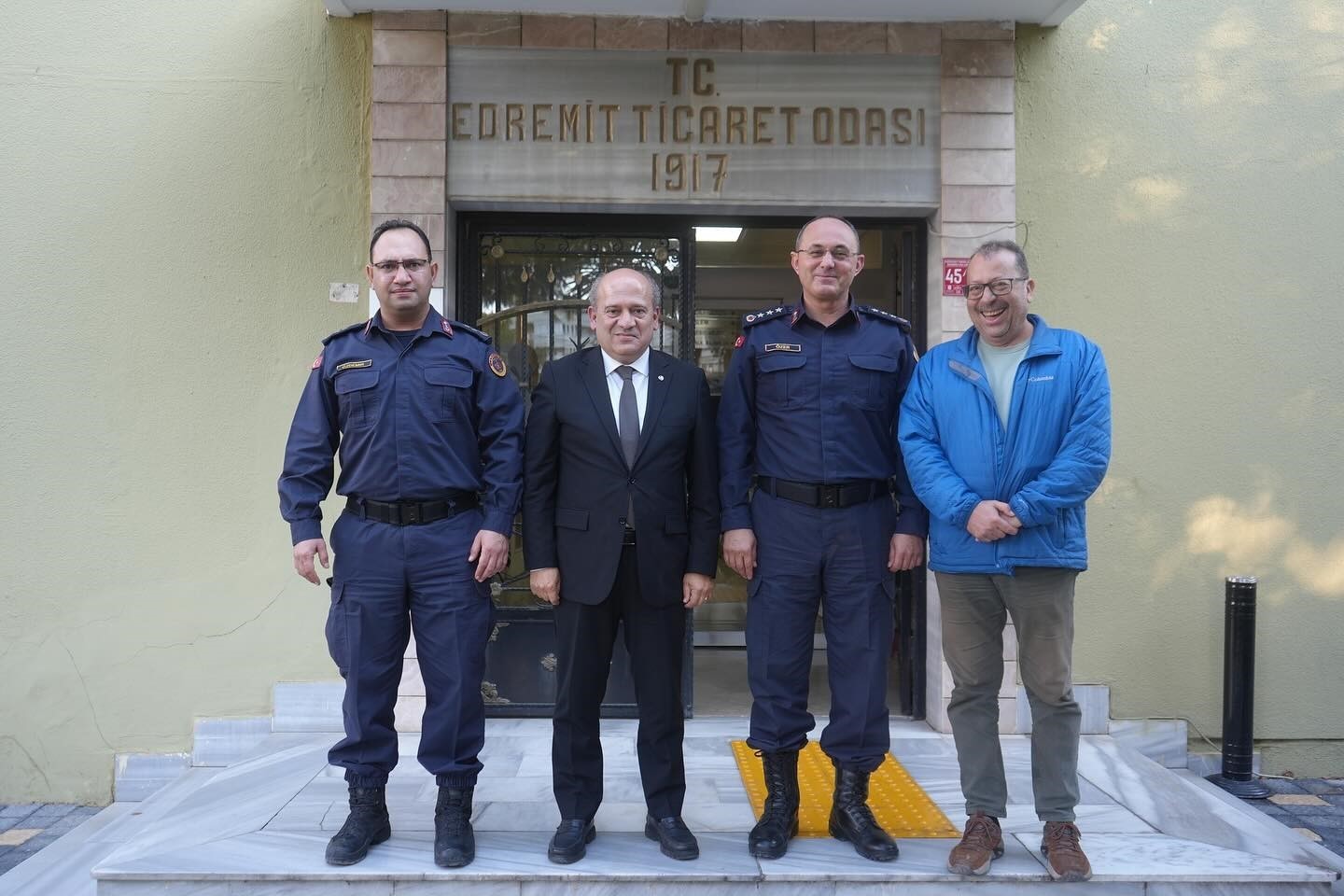 BALIKESİR İL JANDARMA KOMUTANI JANDARMA ALBAY MURAT ÖZER VE EDREMİT İLÇE JANDARMA KOMUTANI...