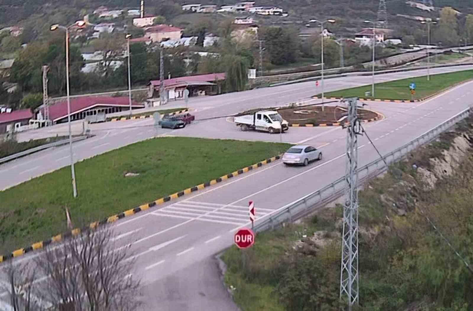 BARTIN'DA 6 KİŞİNİN YARALANDIĞI FECİ KAZADA YAŞANANLAR GÜVENLİK KAMERA GÖRÜNTÜLERİNE...