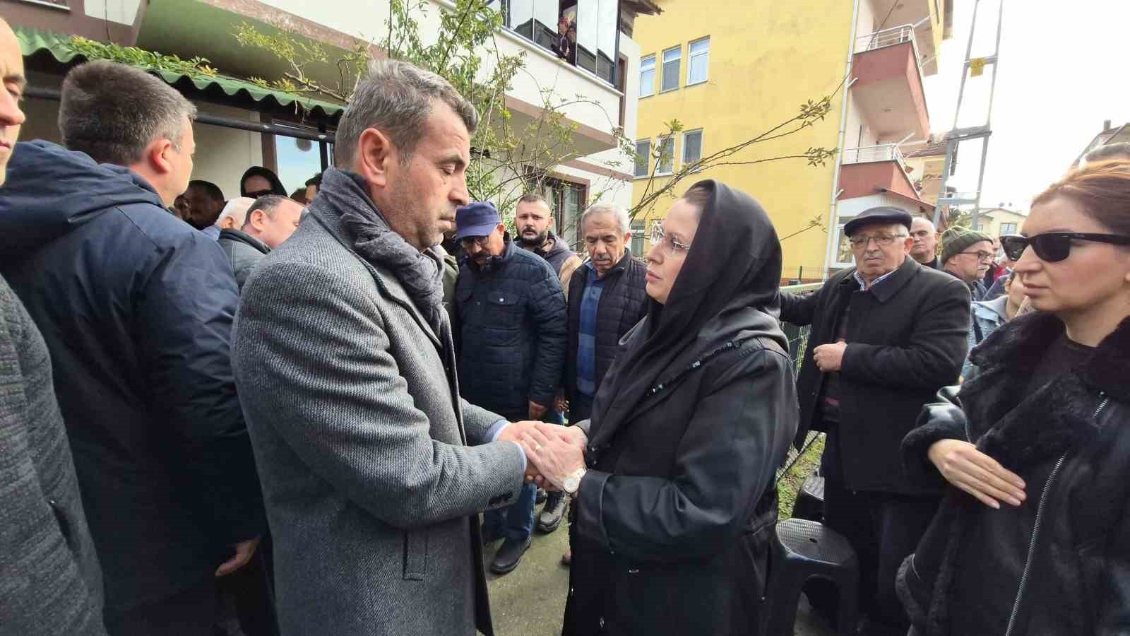 BARTIN'DA EVİNDE ÖLÜ BULUNAN GÜVENLİK GÖREVLİSİ ONUR ACAR, DUALARLA SON YOLCULUĞUNA...