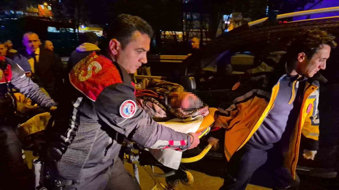 BARTIN'DA IRMAĞA ATLAYARAK İNTİHAR GİRİŞİMİNDE BULUNAN BİR ŞAHIS, OLAY YERİNE GELEN POLİS İLE...