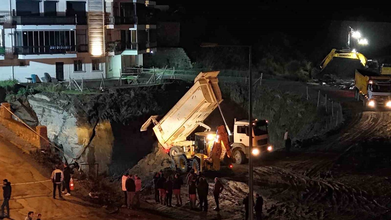 BARTIN'IN AMASRA İLÇESİNDE BİR İNŞAAT ALANINDA GECE SAATLERİNDE GÖÇÜK MEYDANA GELDİ. YAŞANAN...