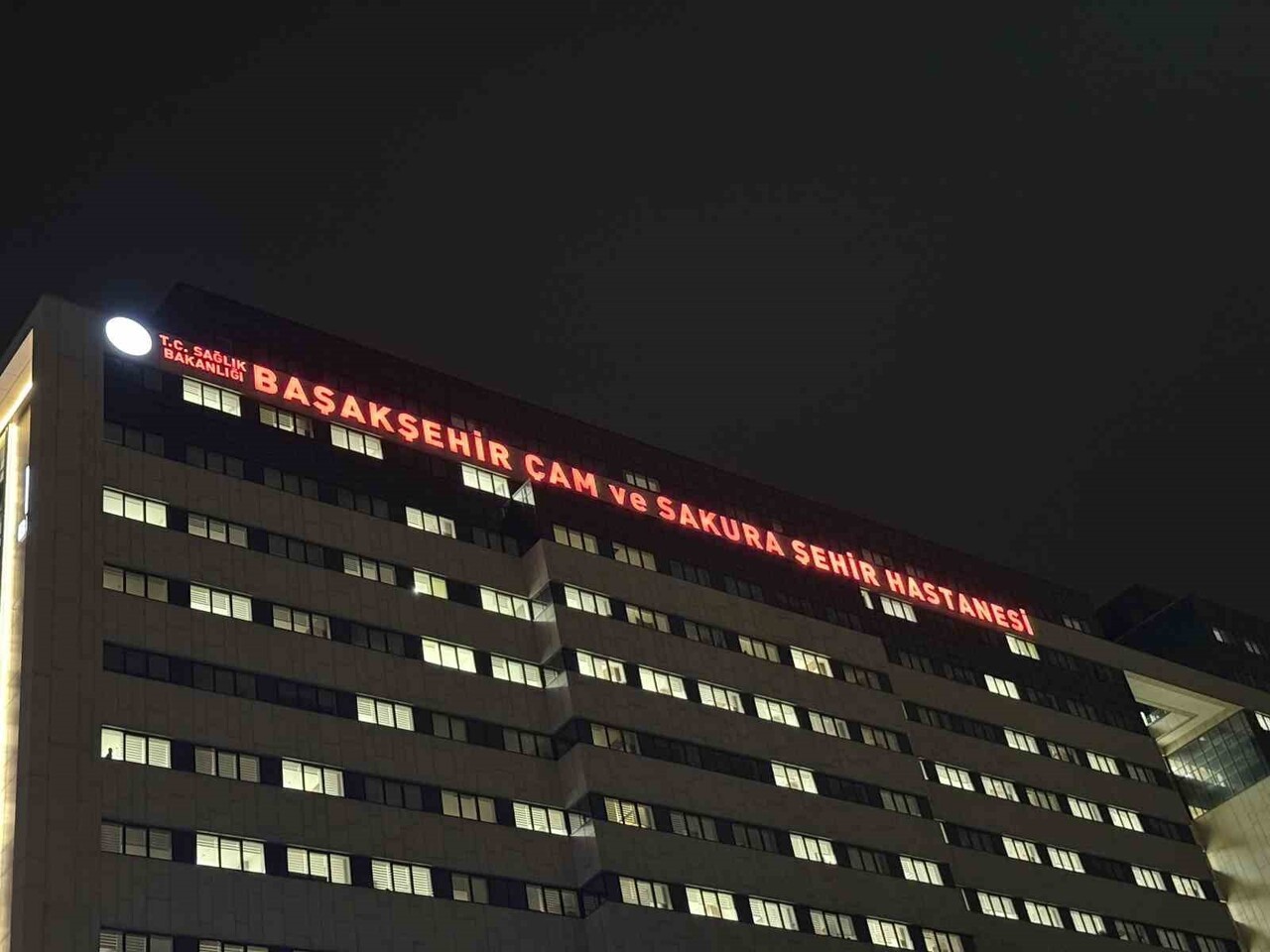 BAŞAKŞEHİR’DE BİR ORTAOKULDA KANTİNDEN YİYECEK VE İÇECEK ALAN YAKLAŞIK 30 ÖĞRENCİ, ZEHİRLENME...