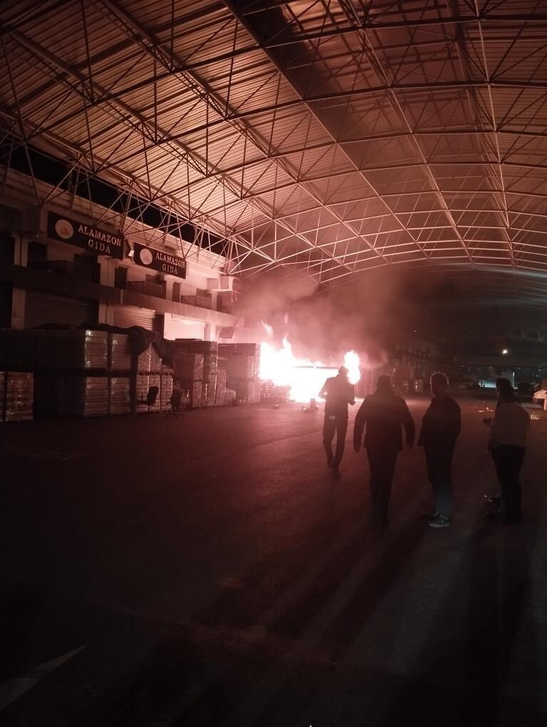 BAŞAKŞEHİR’DEKİ, İSTANBUL GIDA TOPTANCILAR ÇARŞISI SİTESİ’NDE (İGTOT) AMBALAJ DÜKKANI ÖNÜNDEKİ...