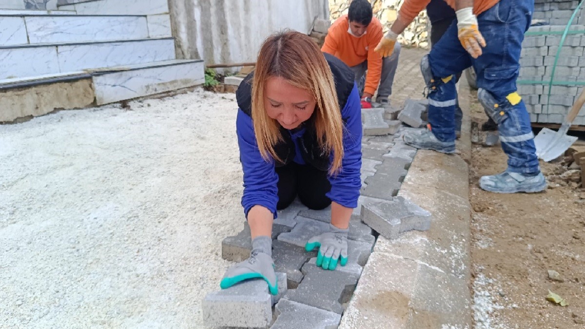 BAŞKAN TEKİN’DEN SAHADA ÖRNEK ÇALIŞMA