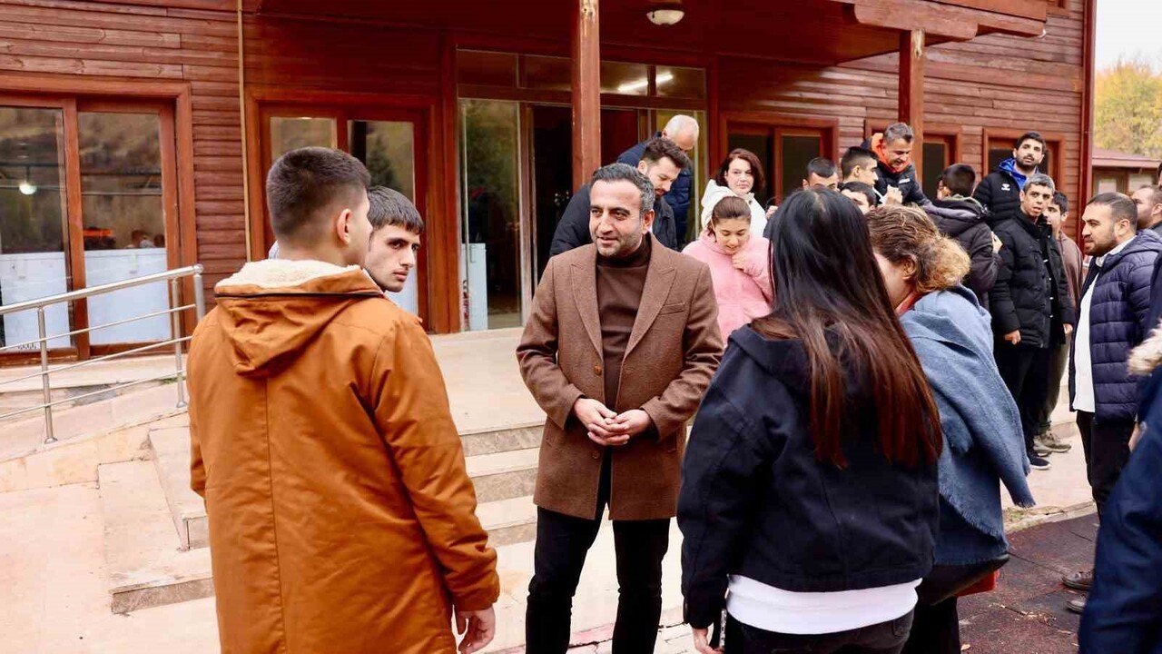 BAŞKAN ULUTAŞ ÖZEL ÖĞRENCİLERİ AĞIRLADI