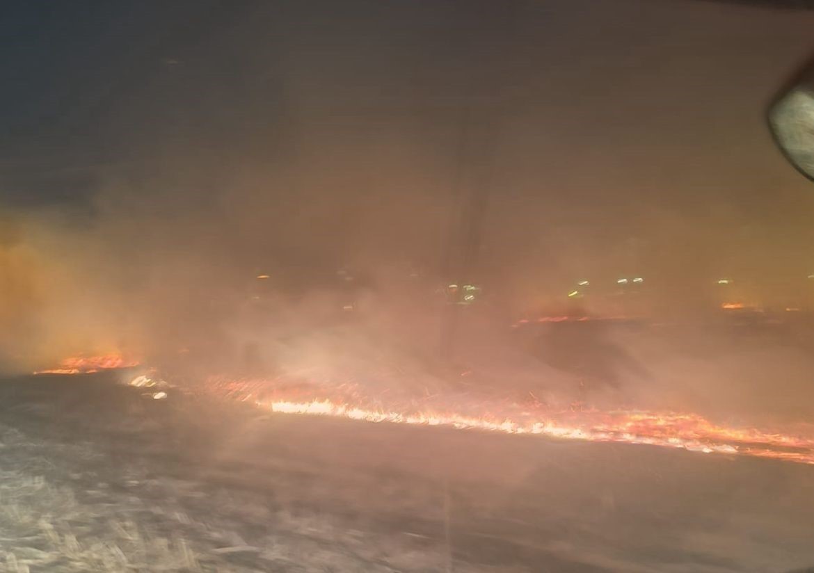 BATMAN'DA ETKİLİ OLAN FIRTINADAN DOLAYI TANDIRDAN SIÇRAYAN KIVILCIMLAR HASADI YAPILAN MISIR...