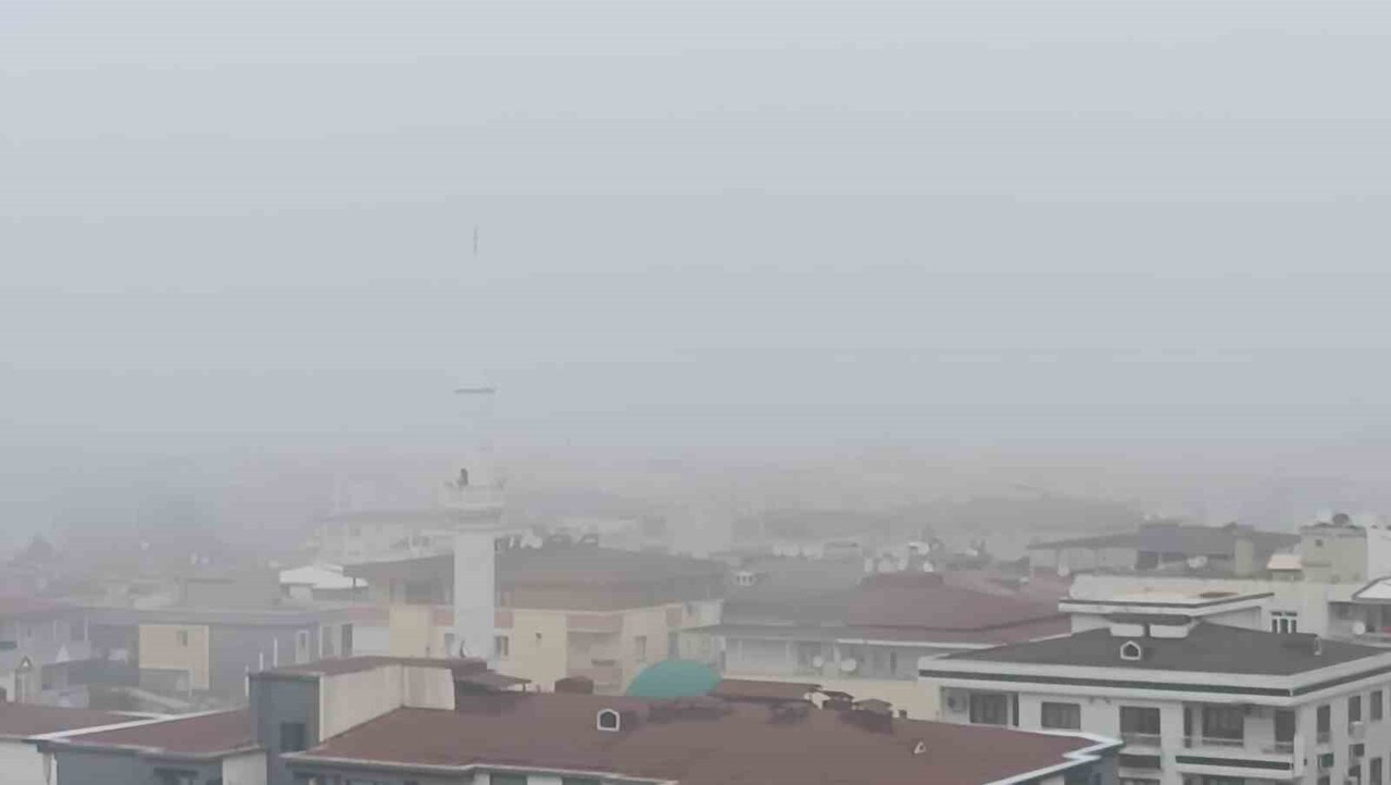 BATMAN KENT MERKEZİNDE SABAH SAATLERİNDE ETKİLİ OLAN YOĞUN SİS, GÜNLÜK YAŞAMI OLUMSUZ ETKİLEDİ....