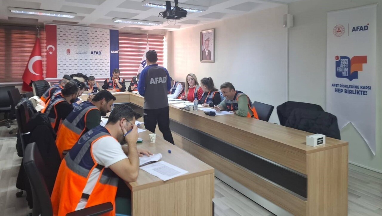 BAYBURT'TA MEB AKUB EKİPLERİNE VERİLEN DESTEK AFAD GÖNÜLLÜSÜ EĞİTİMİ TAMAMLANDI