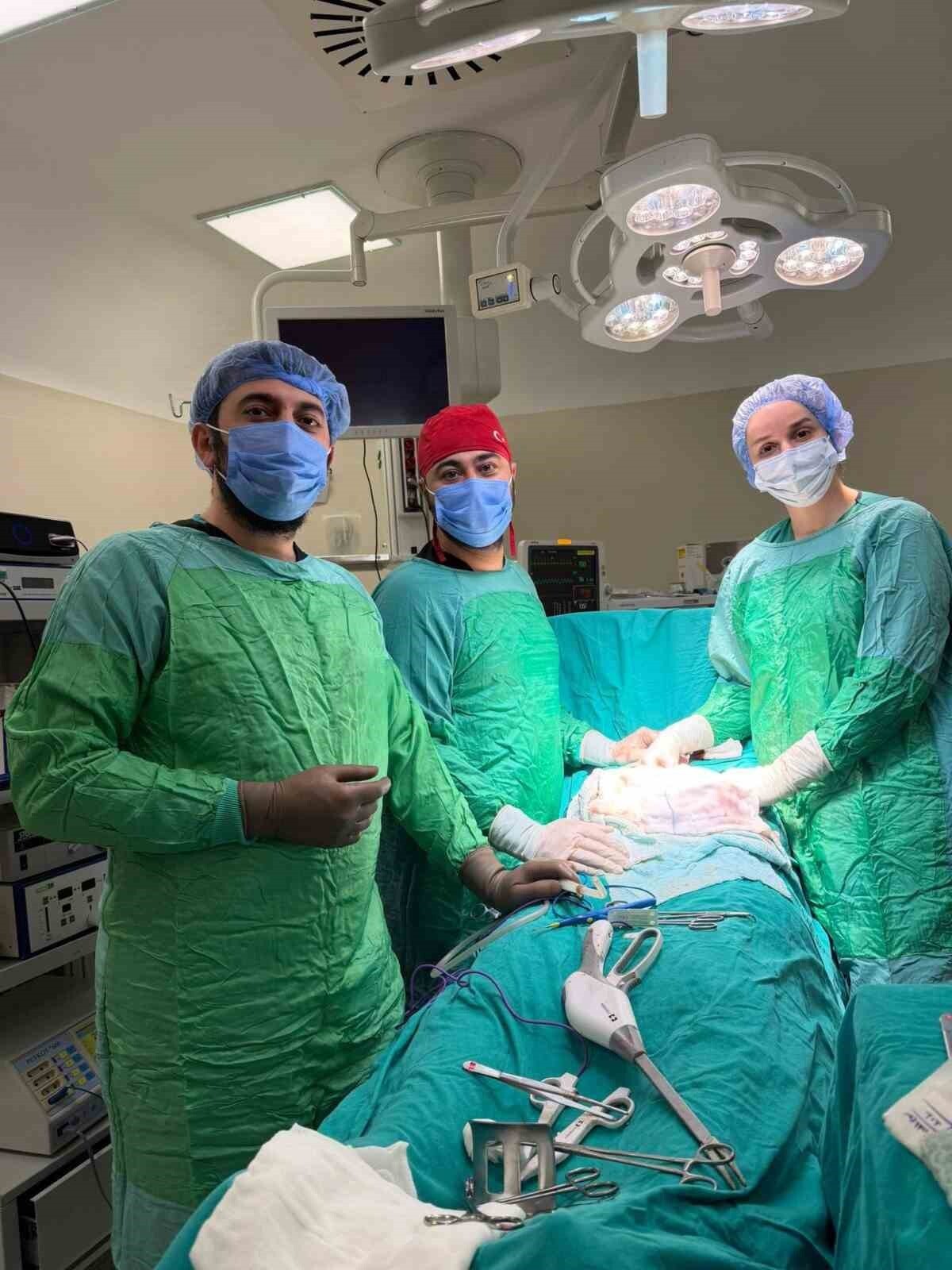 BAYBURT’TA KOLON VE REKTUM TÜMÖRÜ AMELİYATLARI BAŞARIYLA GERÇEKLEŞTİRİLDİ