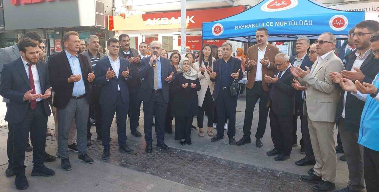 BAYRAKLI İLÇE MÜFTÜSÜ MEHMET ALİ KUŞTAŞI'NIN OKUDUĞU DUA İLE HAYIR SERGİSİNİN AÇILIŞI...