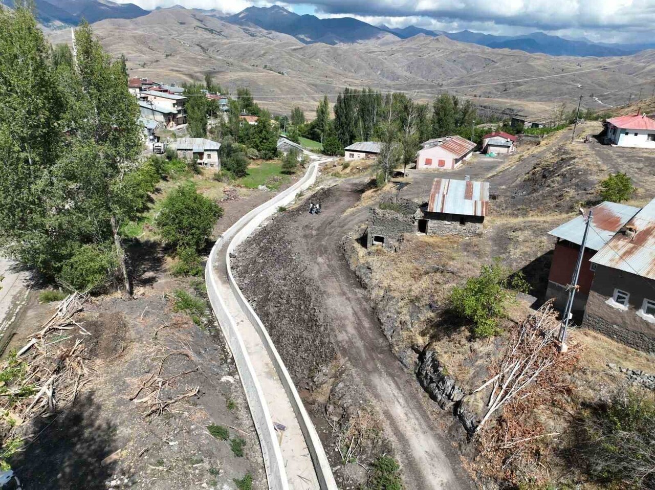 BAYRAKTAR KÖYÜNDEKİ TAŞKIN KONTROL İNŞAATINDA ÇALIŞMALAR SÜRÜYOR