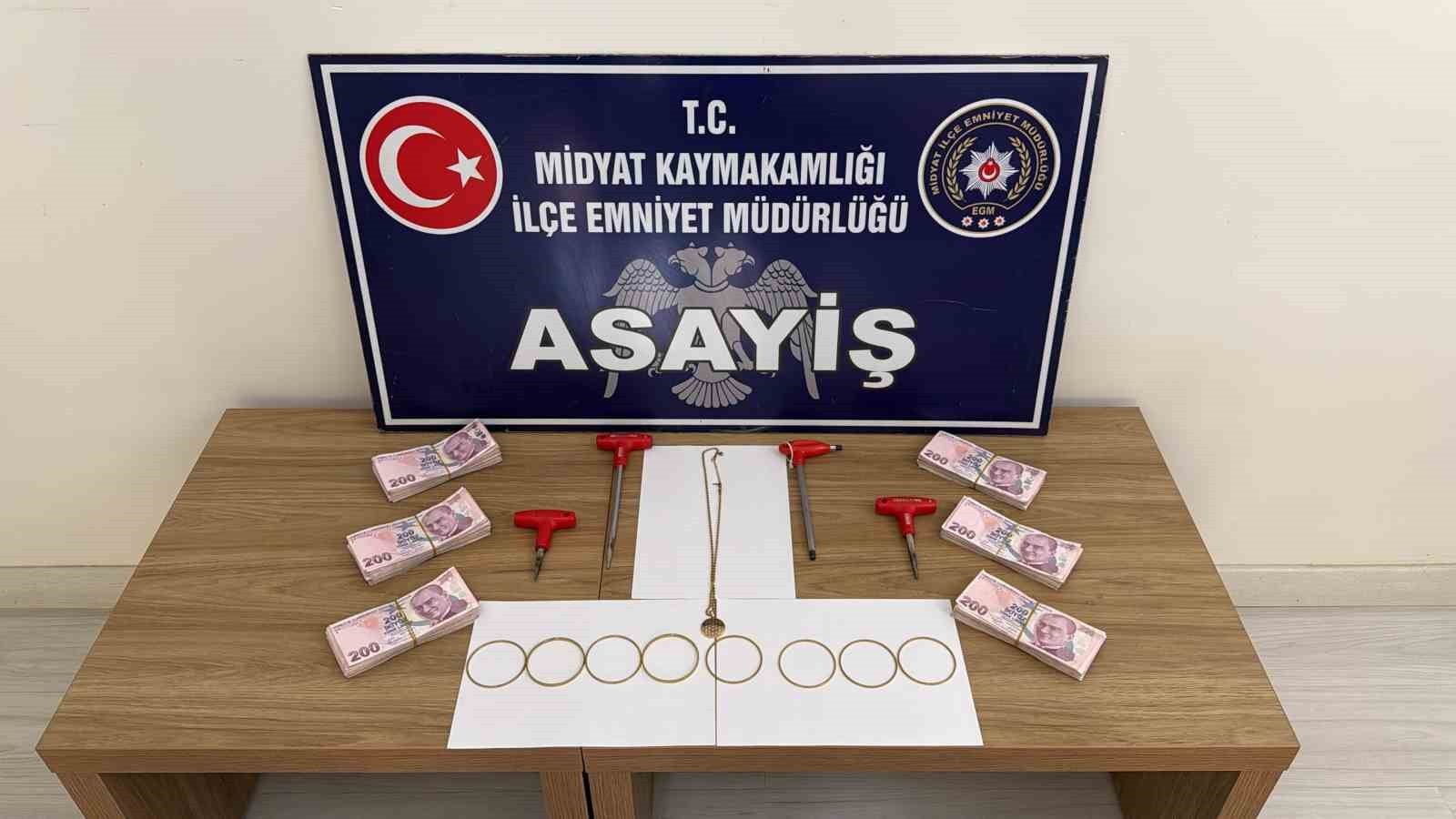 BELİRLENEN 5 ADRESTE VE 3 ARAÇTA YAPILAN ARAMALARDA, HIRSIZLIK SONUCU ELDE EDİLDİĞİ...