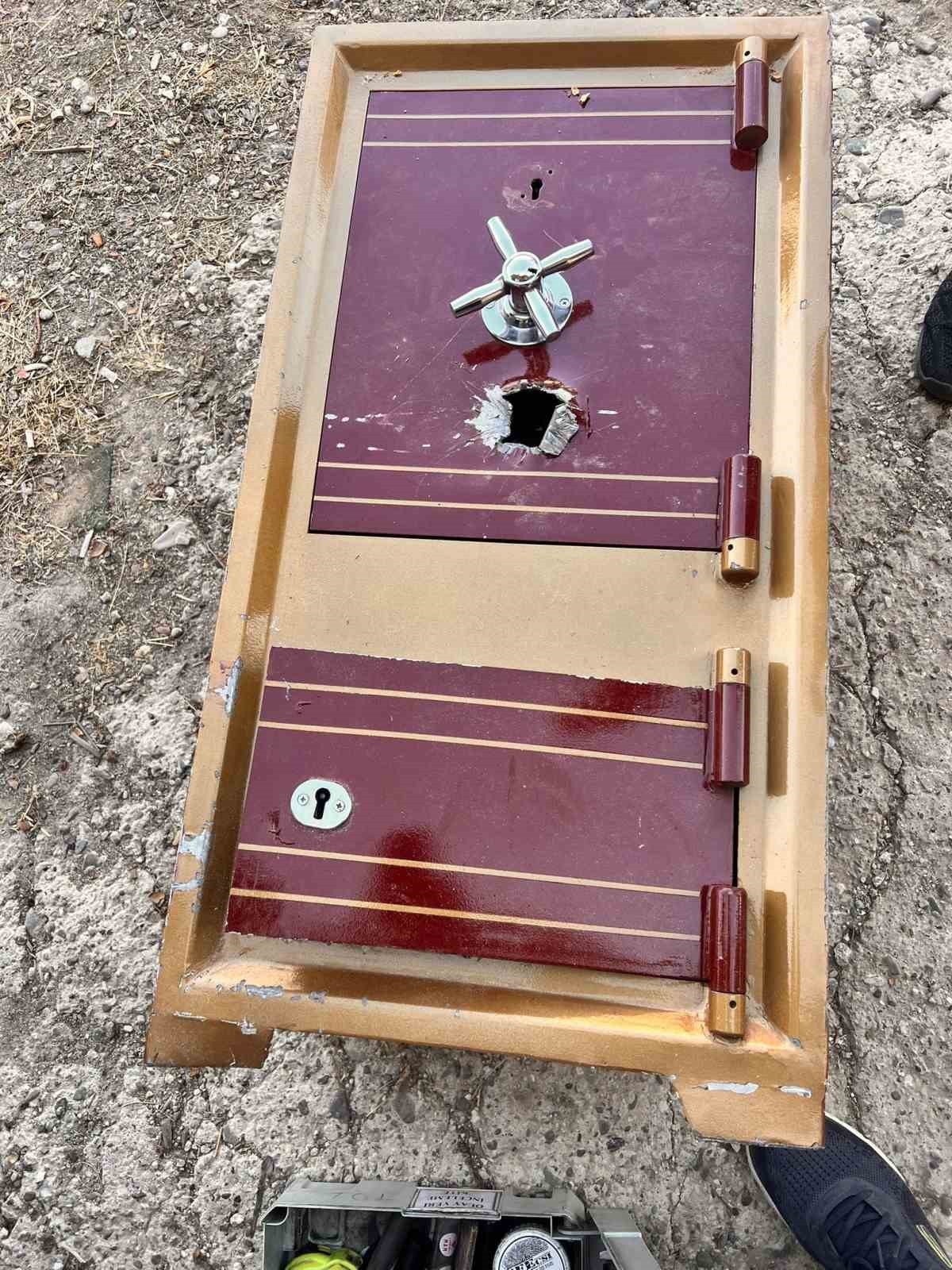 BELİRLENEN 5 ADRESTE VE 3 ARAÇTA YAPILAN ARAMALARDA, HIRSIZLIK SONUCU ELDE EDİLDİĞİ...