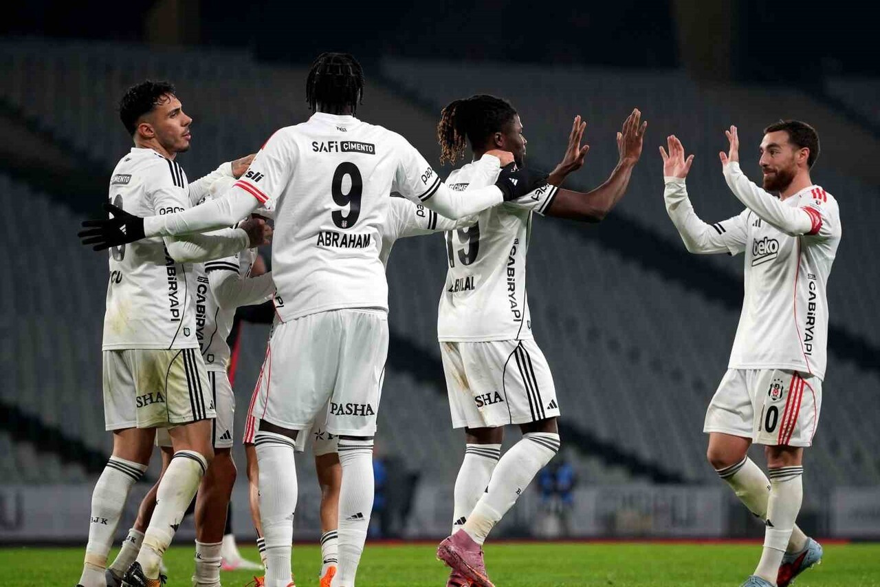 BEŞİKTAŞ, BU SEZON SÜPER LİG’DE OYNADIĞI 14 MAÇTA 3. KEZ BİR MÜSABAKAYI GOL YEMEDEN...