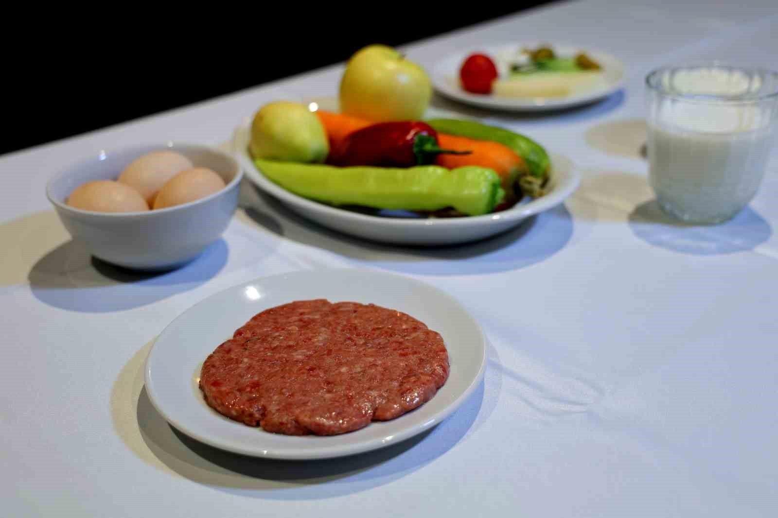 BESLENME VE DİYET UZMANI ÇİSEM GÜNDÜZ, "KANSER RİSKİNİ DÜŞÜRMEDE VEGAN BESLENME MODELİ İLE...