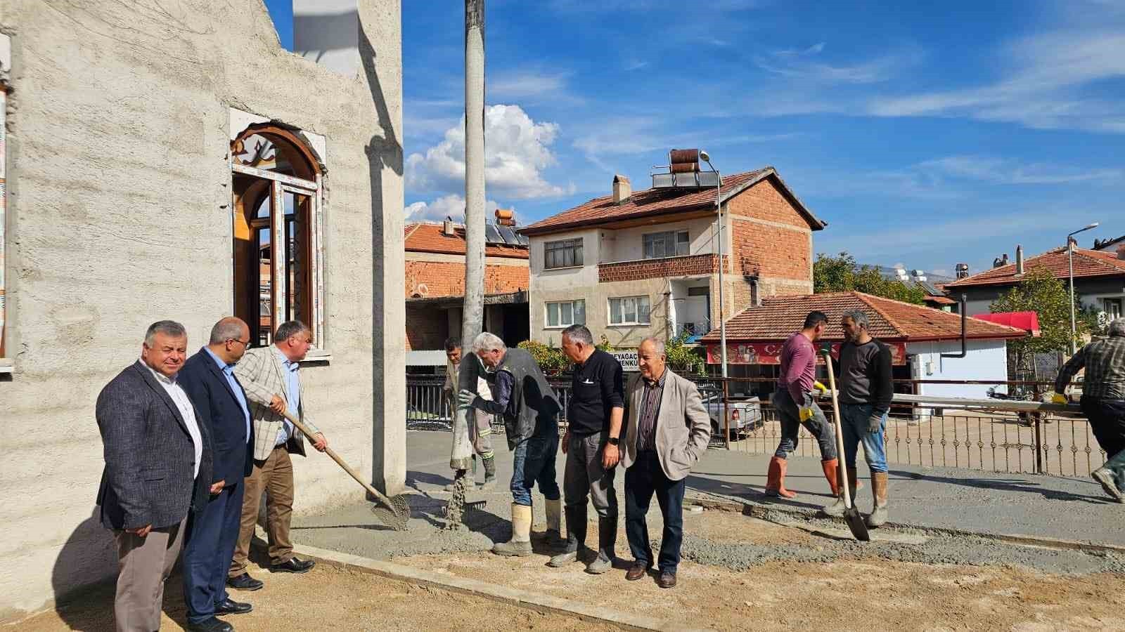 BEYAĞAÇ BELEDİYESİ ÖNCÜLÜĞÜNDE YAPIMINA BAŞLANAN BEYAĞAÇ ÇARŞI CAMİİ İNŞAATINDA SONA YAKLAŞILDI....