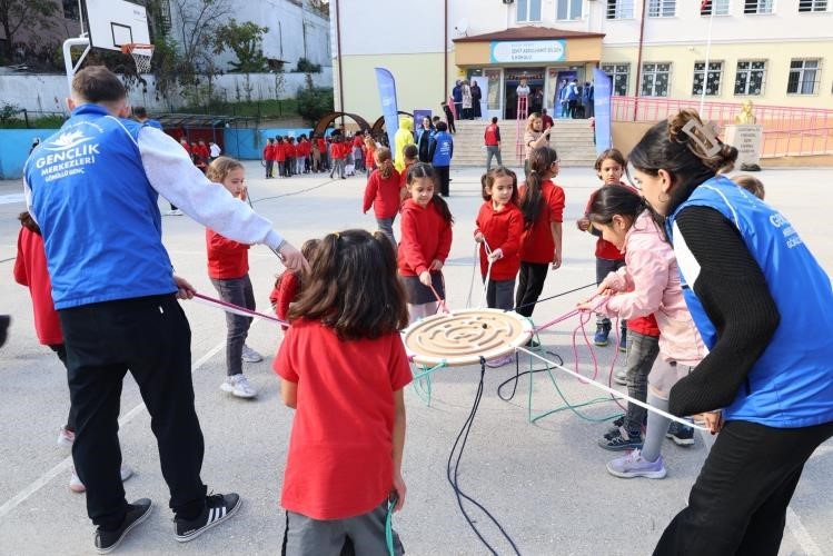 BİLECİK'TE GENÇ GÖNÜLLÜLER KÜTÜPHANESİ AÇILDI