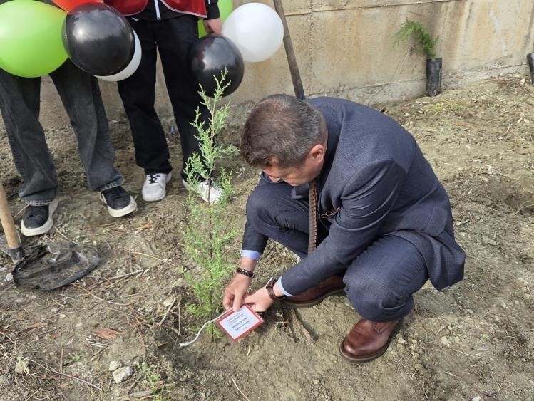 BİLECİK'TE ÖĞRENCİLER FİDAN DİKEREK KARDEŞLİK VE ÇEVRE BİLİNCİ KAZANDI