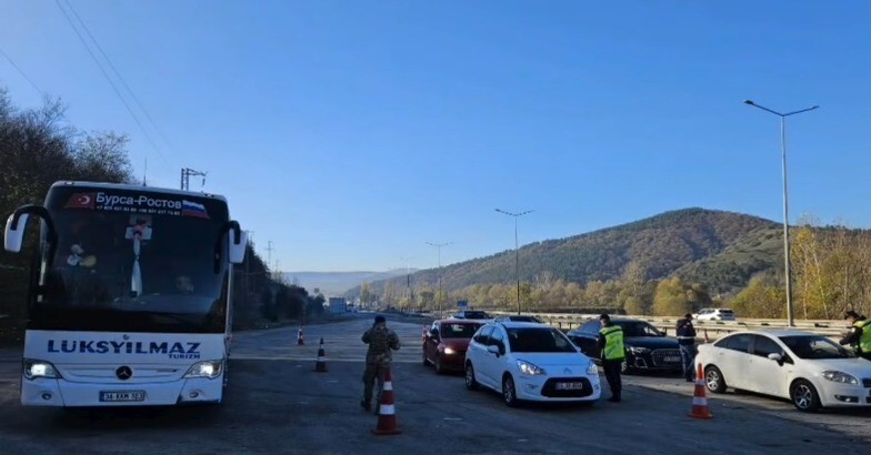 BİLECİK’TE ARANAN ŞAHISLAR İÇİN EŞ ZAMANLI OPERASYON