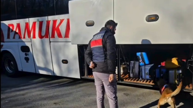 BİLECİK’TE ARANAN ŞAHISLAR İÇİN EŞ ZAMANLI OPERASYON