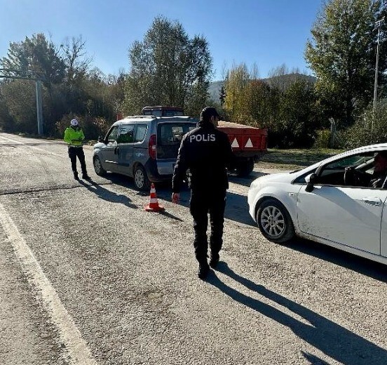 BİLECİK’TE GÖÇMEN KAÇAKÇILIĞINA YÖNELİK DENETİM