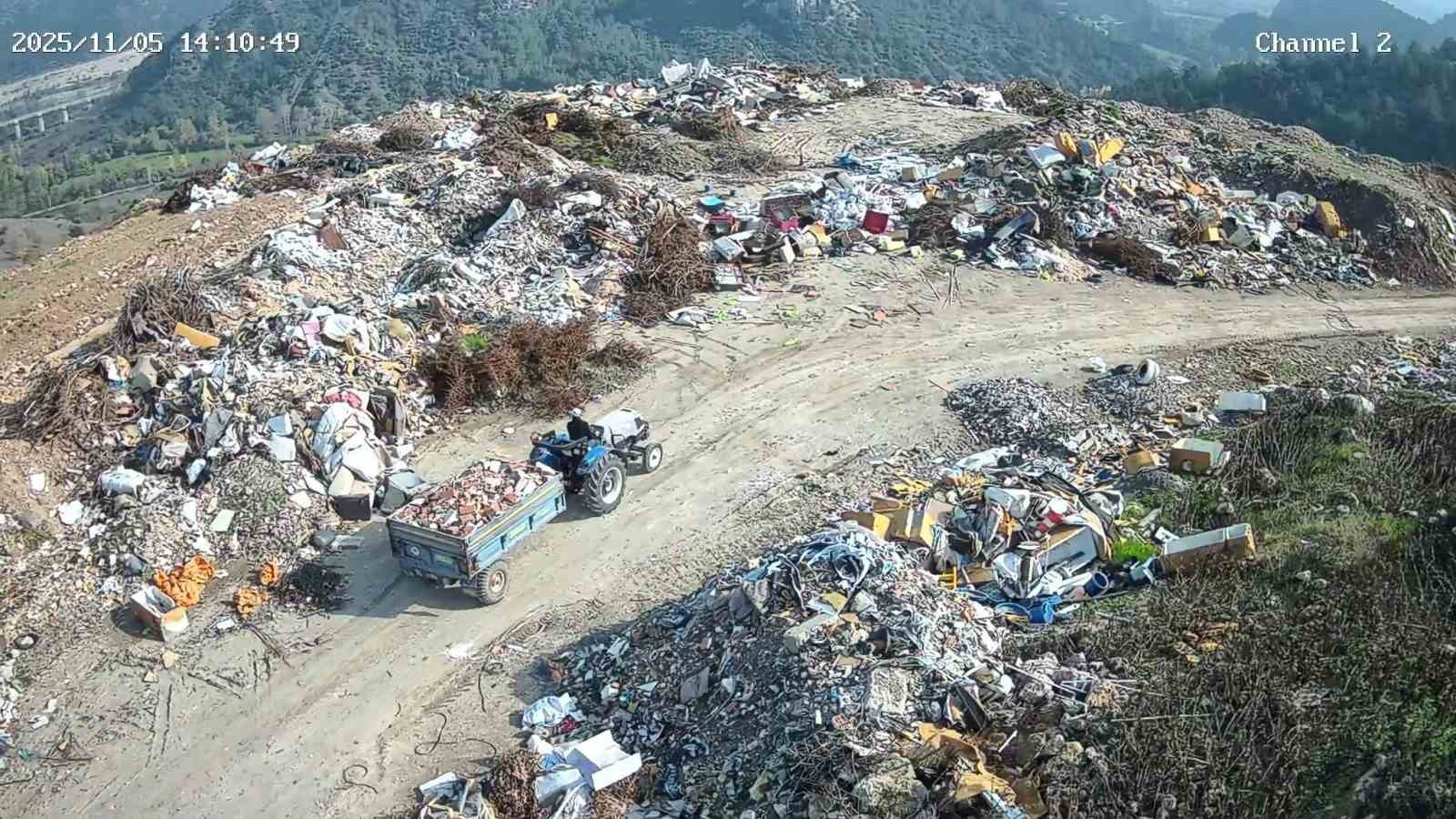 BİLECİK’TE İNŞAAT ATIĞINI KAÇAK DÖKEN VATANDAŞA CEZA KESİLDİ