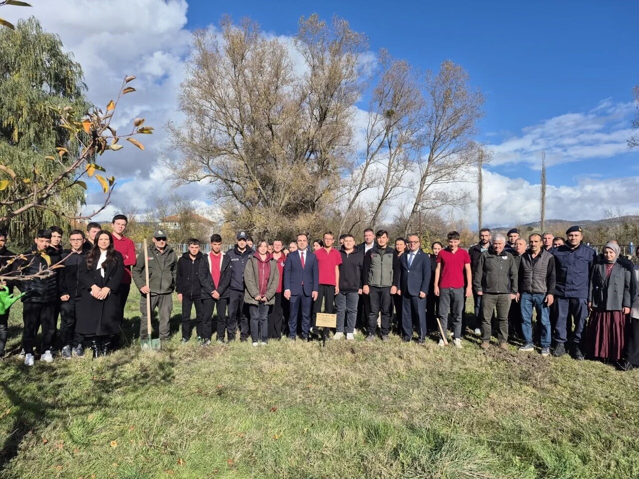 BİLECİK’TE MERVE ÖĞRETMEN ANISINA 72 FİDAN DİKİLDİ