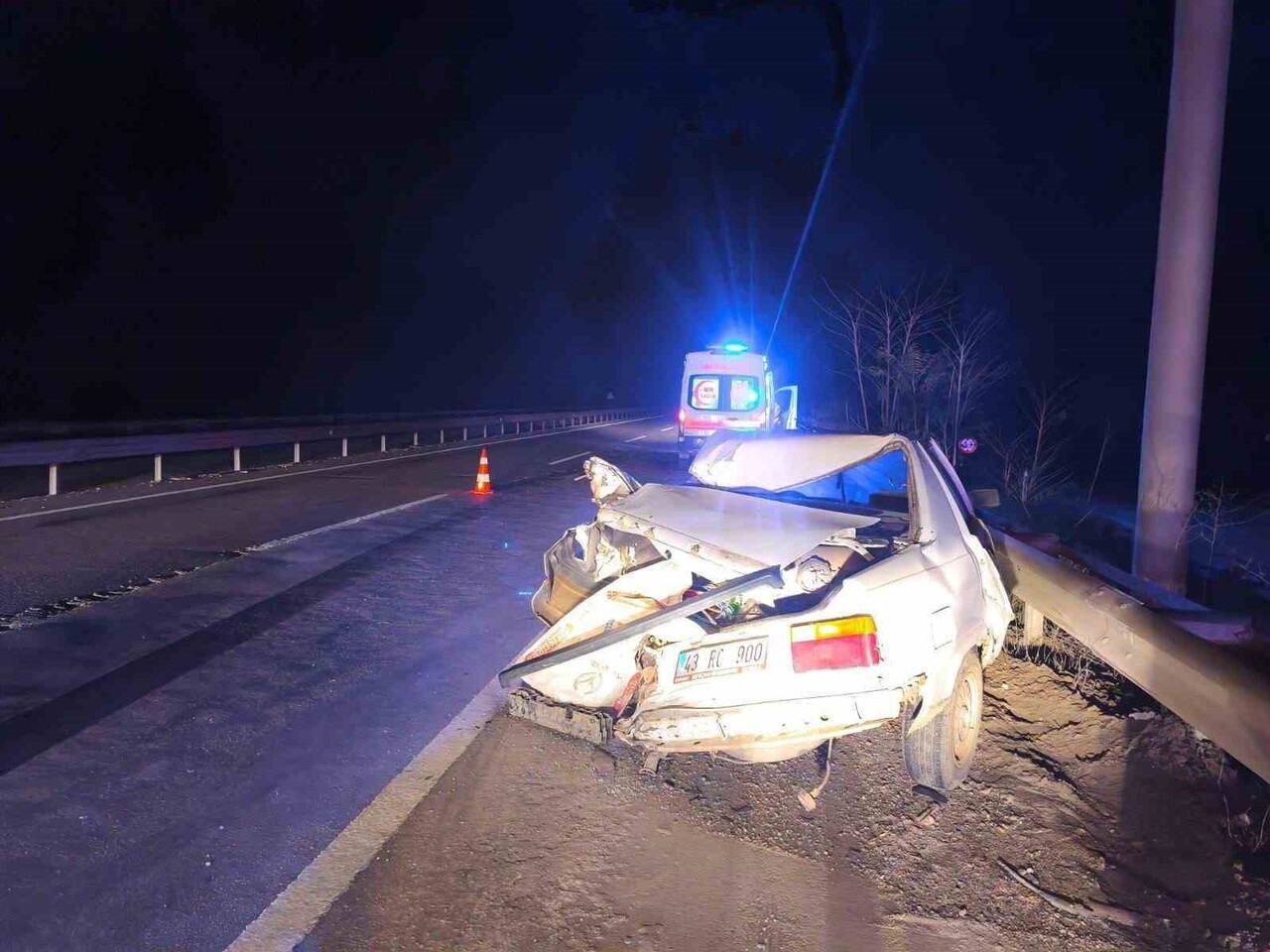 BİLECİK’TE TIR OTOMOBİLE ÇARPTI: 1 YARALI