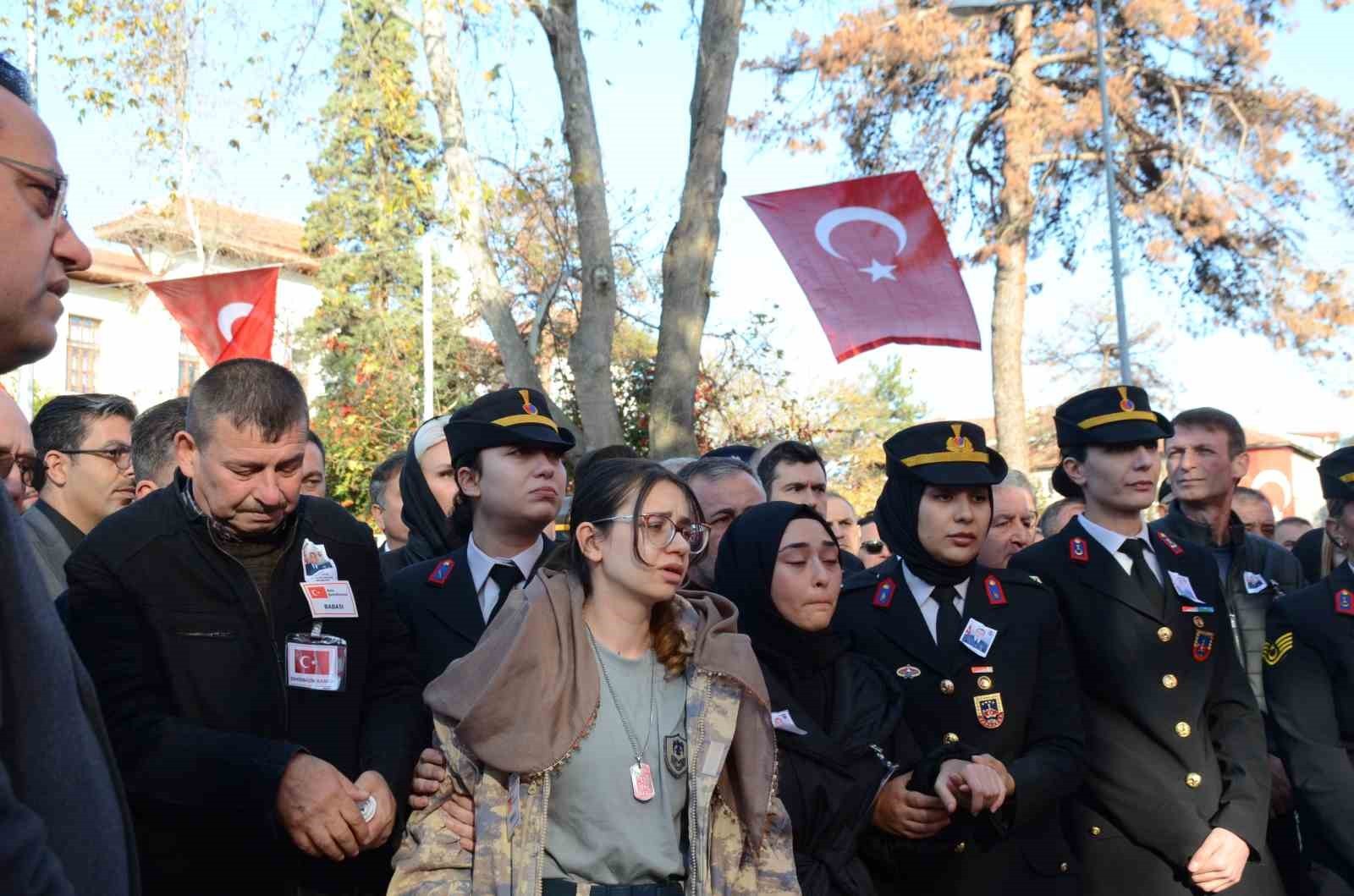 BİLECİKLİ ŞEHİT HAVA UÇAK BAKIM ASTSUBAY ÜSTÇAVUŞ İLHAN ONGAN, YAKLAŞIK 15 BİN KİŞİNİN KATILDIĞI...