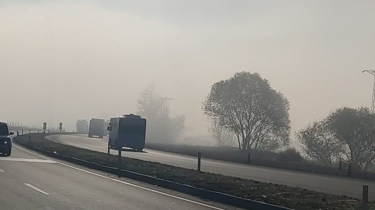 BİNGÖL'DE SABAH SAATLERİNDE HAVA SICAKLIĞININ DÜŞMESİYLE BİRLİKTE KENT GENELİNDE SİS OLUŞTU. SOĞUK...