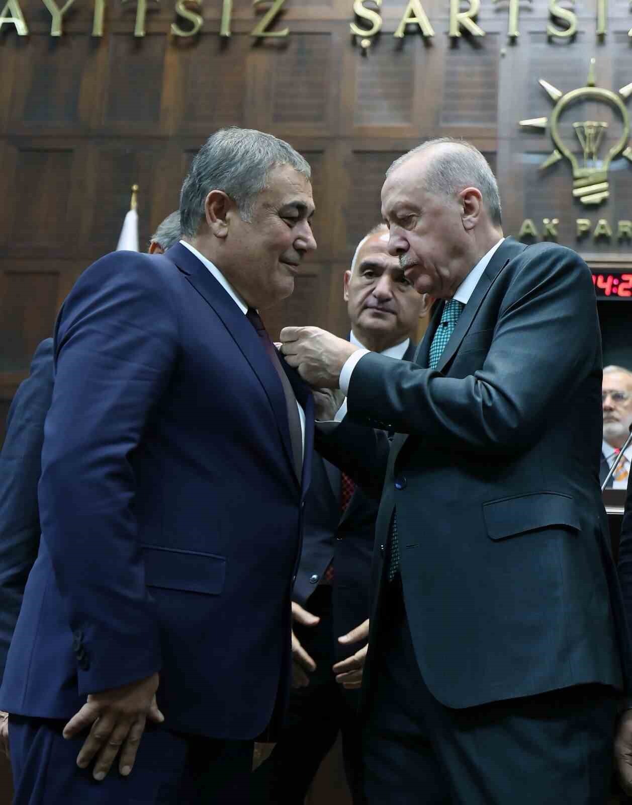 BİR SÜRE ÖNCE CHP’DEN AYRILIP YOLUNA BAĞIMSIZ OLARAK DEVAM EDECEĞİNİ AÇIKLAYAN AKSU BELEDİYE...