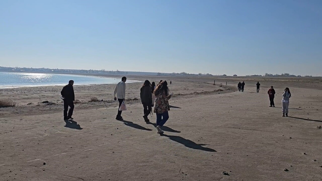 BİTLİS'İN ADİLCEVAZ İLÇESİNDE YER ALAN VE BİRÇOK KUŞ TÜRÜNE EV SAHİPLİĞİ YAPAN ARİN GÖLÜ, İKLİM...