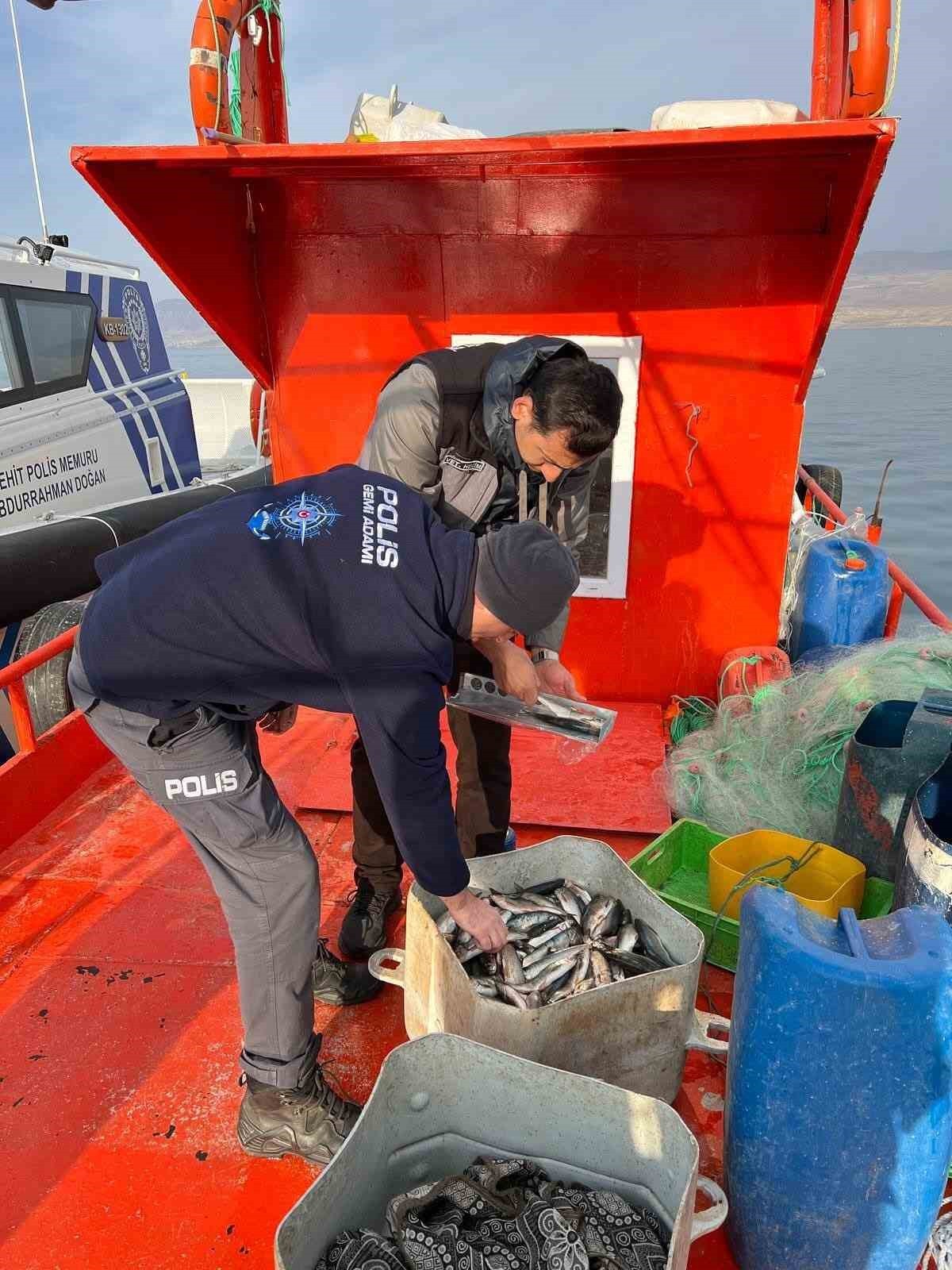 BİTLİS'İN TATVAN İLÇESİNDE İLÇE TARIM VE ORMAN MÜDÜRLÜĞÜ EKİPLERİ İLE TATVAN DENİZ LİMANI ŞUBE...