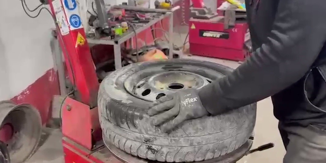 BİTLİS İL EMNİYET MÜDÜRLÜĞÜ NARKOTİK SUÇLARLA MÜCADELE VE İSTİHBARAT ŞUBE MÜDÜRLÜĞÜ EKİPLERİNİN...