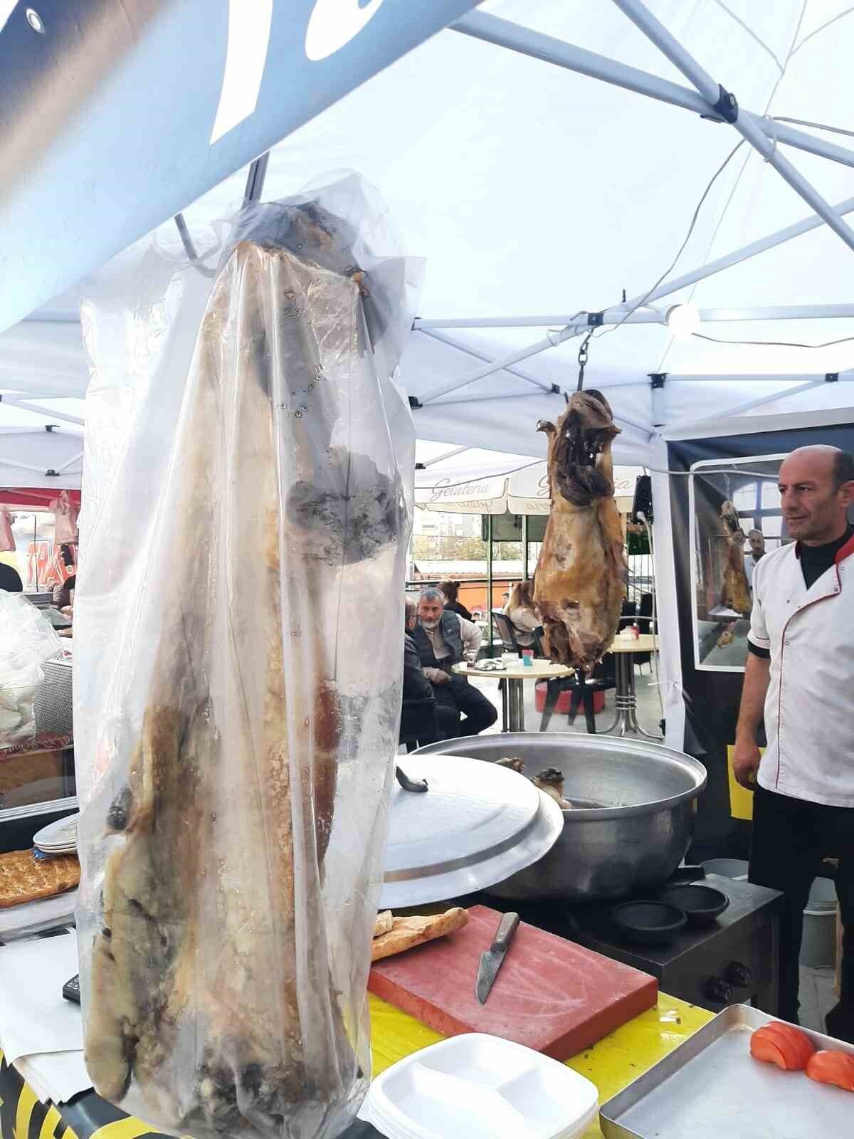 BİTLİS’İN YÖRESEL LEZZETLERİ ‘BİTLİS YÖRESEL ÜRÜNLER FESTİVAL’İNDE ANKARALILARLA...