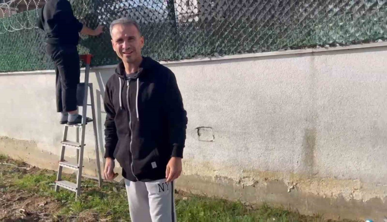 BÖLGEDE YAŞAYAN ERSEL ÖZTEKİN İSE, "ADRESİMİZ ERGUVAN 10 SOKAK GÖRÜNÜYOR AMA ORTADA SOKAK YOK....