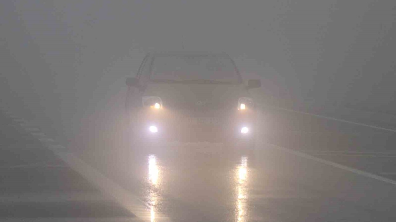 BOLU DAĞI’NDA ETKİLİ OLAN YOĞUN SİS VE SAĞANAK SEBEBİYLE GÖRÜŞ MESAFESİ YER YER 25 METREYE KADAR...